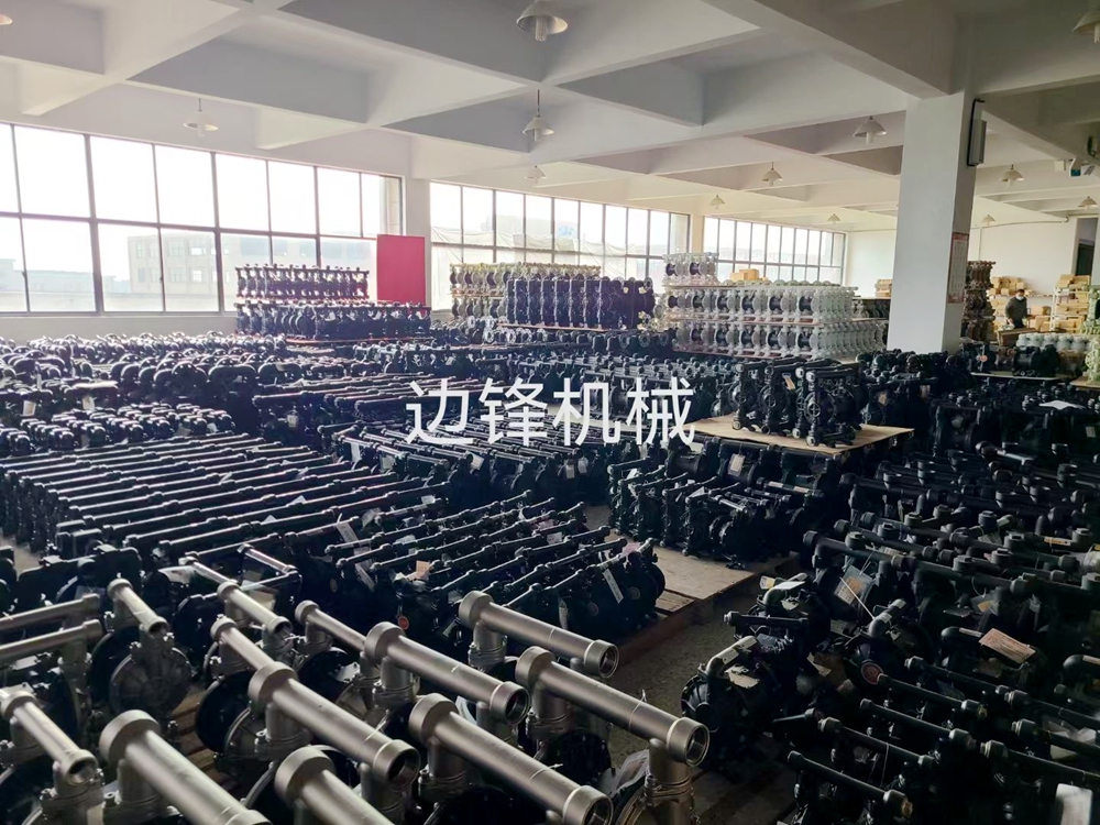 d9219d18c7794d76_76_3 仓库内的隔膜泵