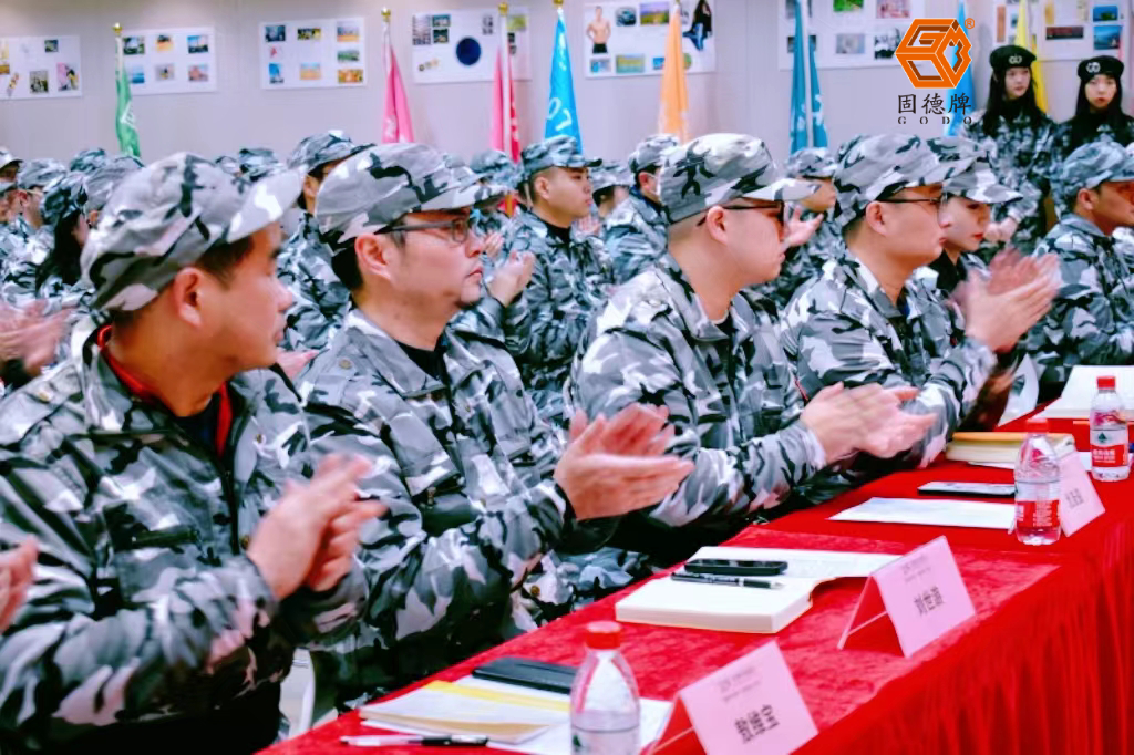 边锋机械集团2024年度业绩启动会议现场掌声