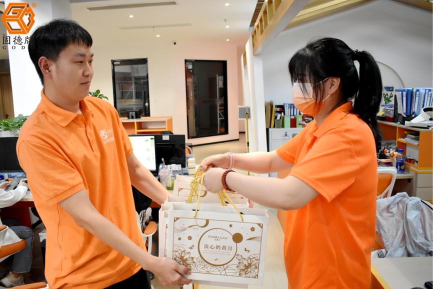 边锋为全体员工送上中秋福利1