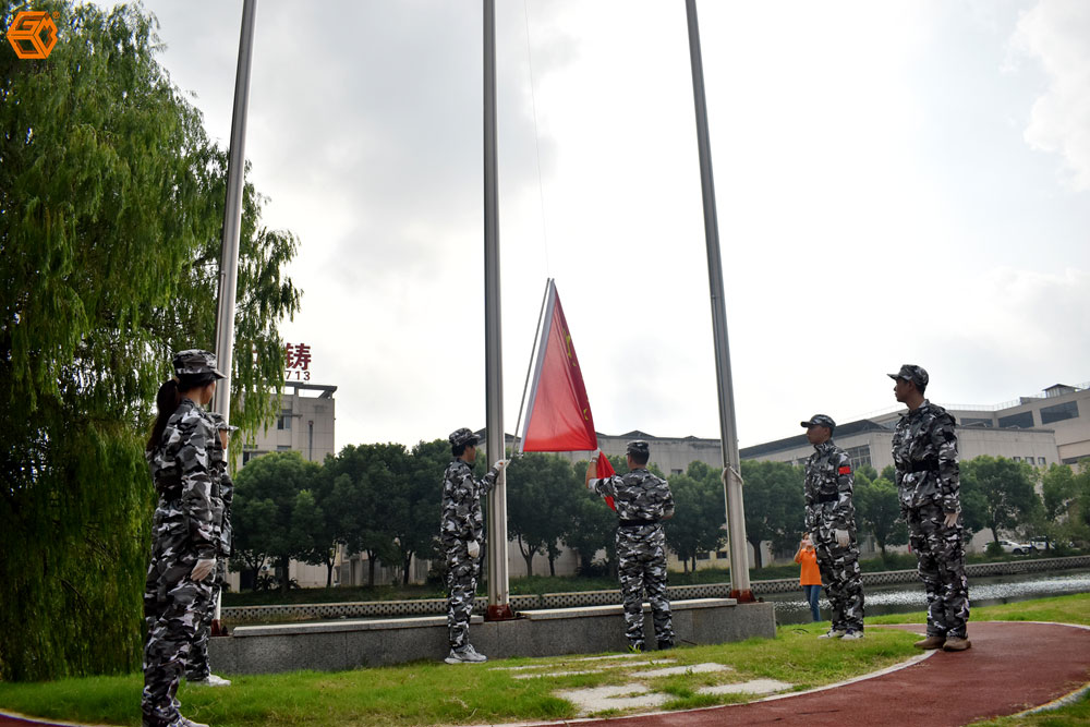 DSC_0031.JPG 边锋集团举行隆重升旗仪式迎接祖国华诞3