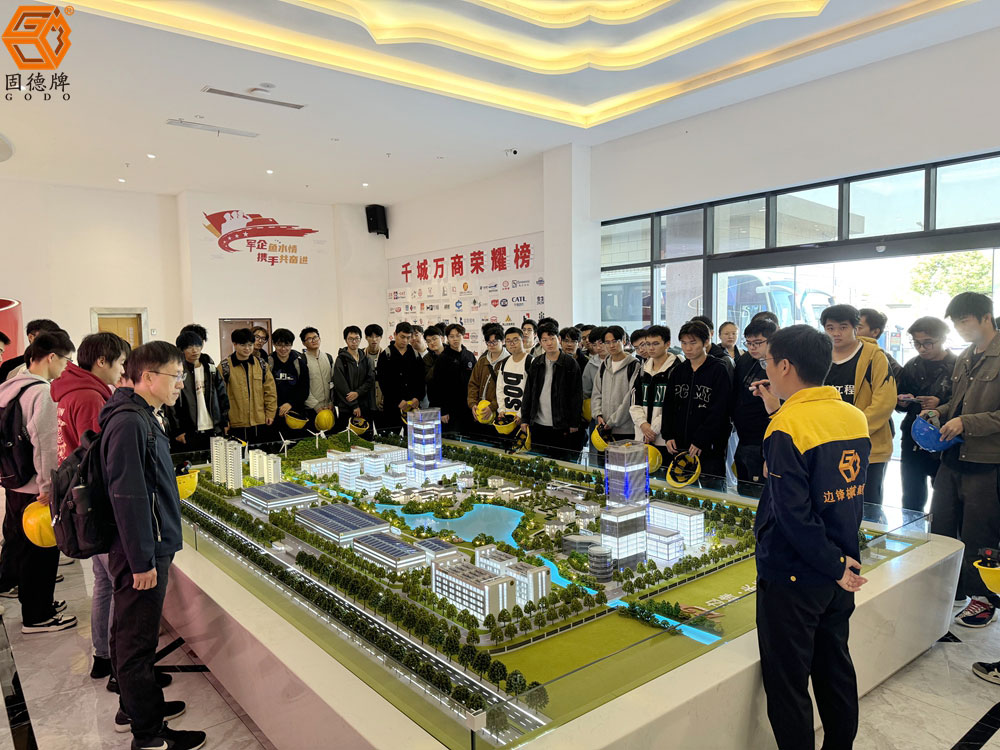 微信图片_20241112112809 上海应用技术大学师生来访参观交流3