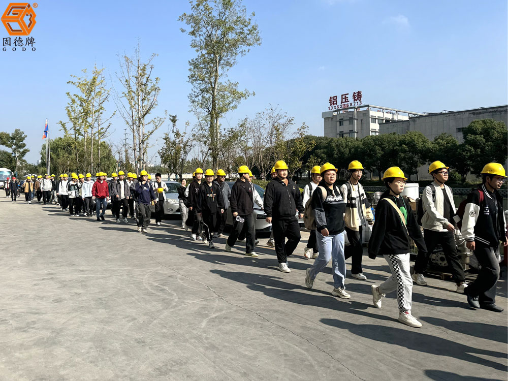 微信图片_20241112112845 上海应用技术大学师生来访参观交流5