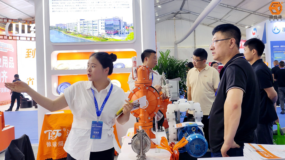 边锋隔膜泵亮相中国（淄博）化工技术装备展览会图二